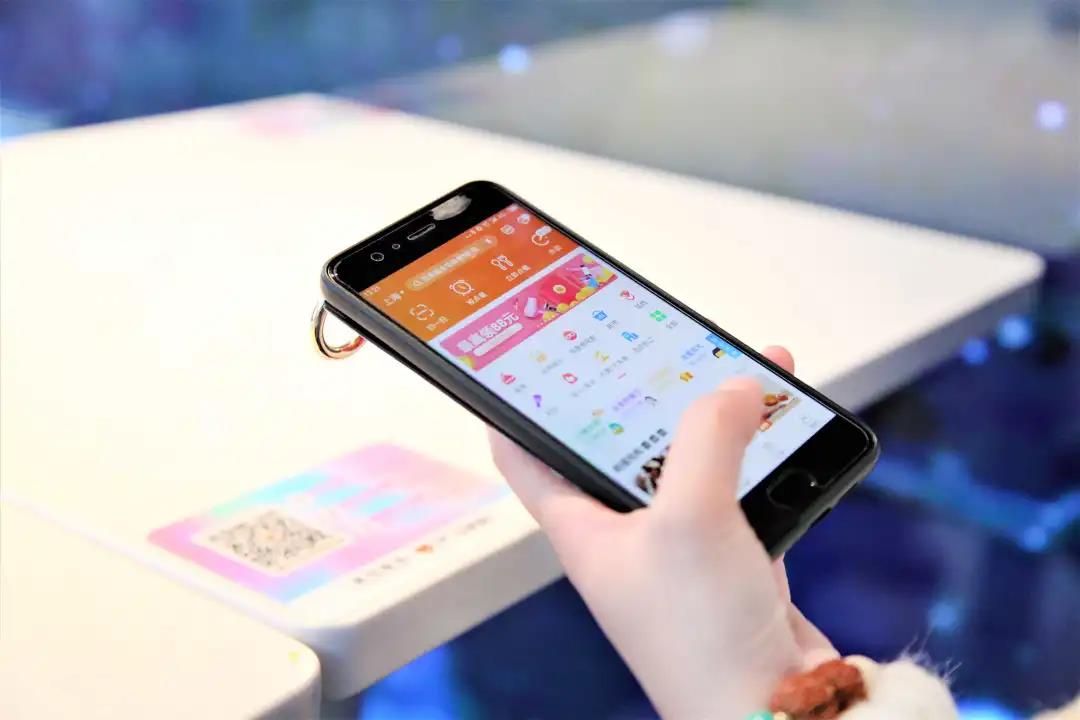 手機(jī)屏幕將迎來大革新：不易被摔斷裂、顯示效果極佳