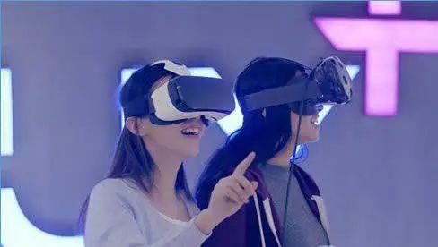 全球VR/AR應(yīng)用持續(xù)深化，聯(lián)創(chuàng)電子、三安光電上漲，VRETF漲近2%