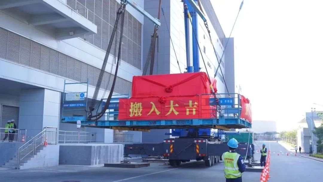 天馬Micro-LED產線項目首臺設備順利搬入