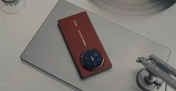 劉德華代言！華為Mate XT非凡大師三折疊手機外觀公布