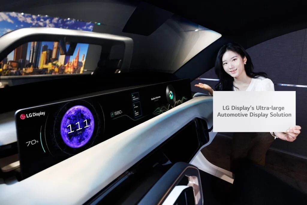 LG Display官宣量產業內首款40英寸柱對柱汽車顯示器