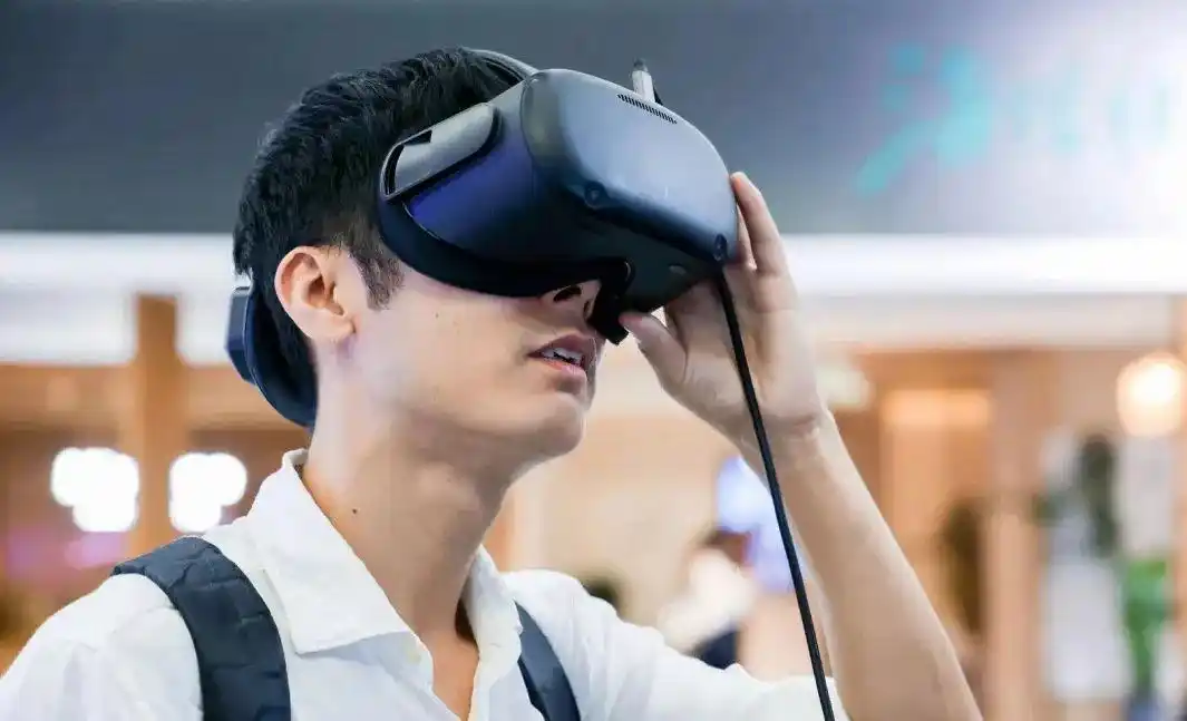 AI眼鏡有潛力復(fù)刻TWS耳機(jī) MicroOLED成AR顯示終極方案|直擊SEMICON China