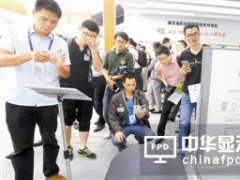 100寸彩電屏是一張0.3毫米&ldquo;薄膜&rdquo;