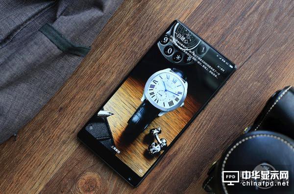 可折疊屏幕之前，手機(jī)屏幕一路經(jīng)歷了這些創(chuàng)新！