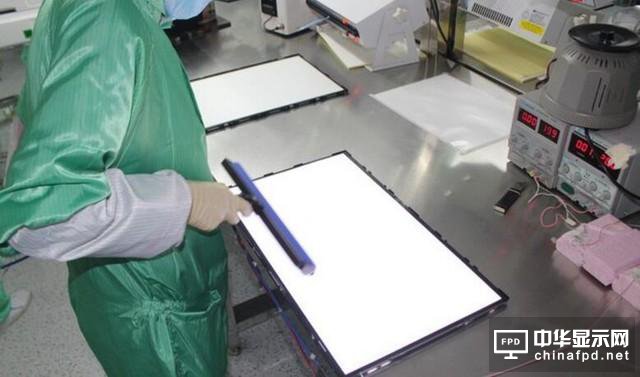 畫面太慘不敢看 揭秘筆記本屏幕水多深