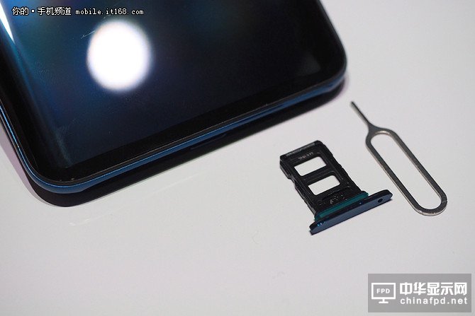 Find X無孔屏幕:柔性AMOLED曲面屏